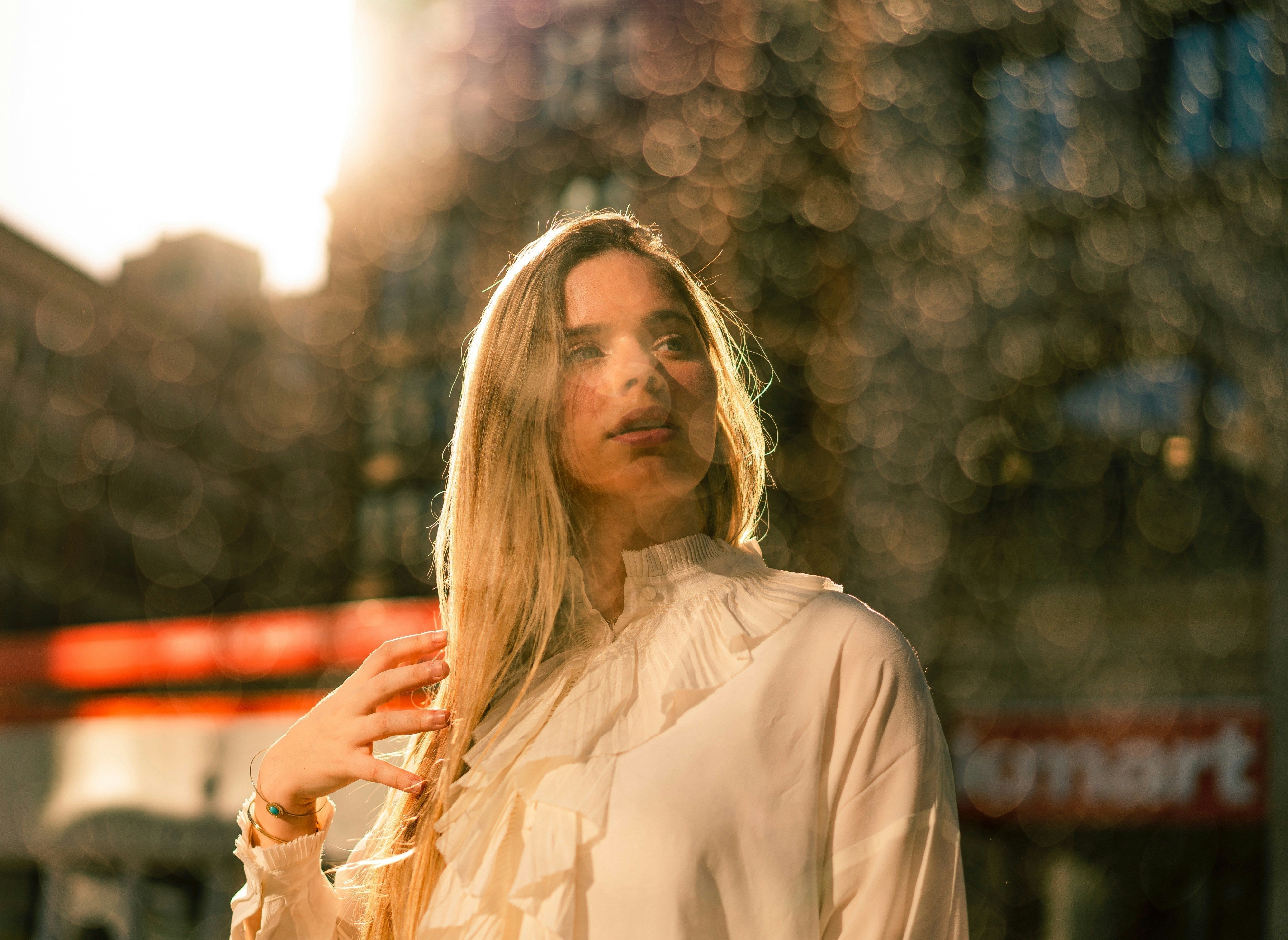 Les Accessoires – Une Lecture Visuelle de la Tenue
